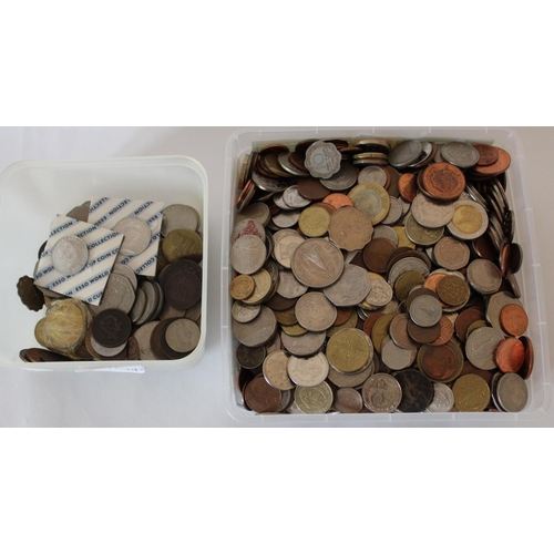 698 - Collection of mixed commonwealth and ROW loose coinage, mostly modern with some pre-1950s, incl. 194... 