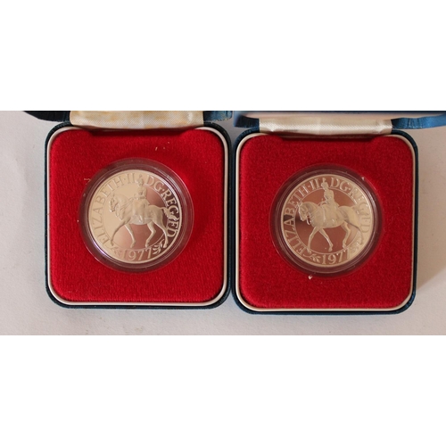 736 - Pair of 1977 Queens Silver Jubilee silver proof crowns, encapsulated and in original Royal Mint boxe... 