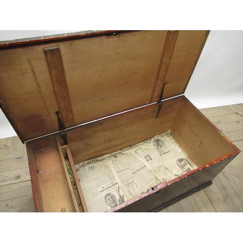 946 - Late C19th pine blanket box with partly fitted interior with candle drawer hand made steel strap hin... 