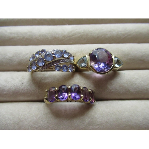 43 - 9ct yellow gold dress ring with central lilac stone flanked by two blue stones, size L, 9ct yellow g... 