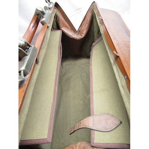 299 - C20th tan leather Gladstone type bag