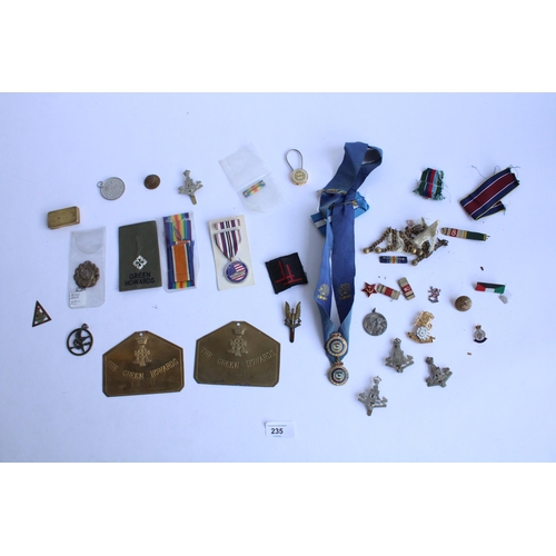 235 - Collection of military cap badges, incl. Green Howards, Yorkshire Regt etc, with brass plaques, Maso... 