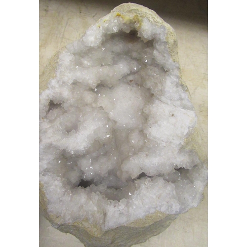 860E - Quartz geode in two halves