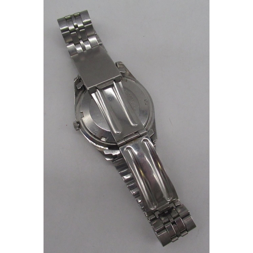 1071 - Seiko 5 automatic wristwatch with English and Arabic day and date, stainless steel case on part orig... 