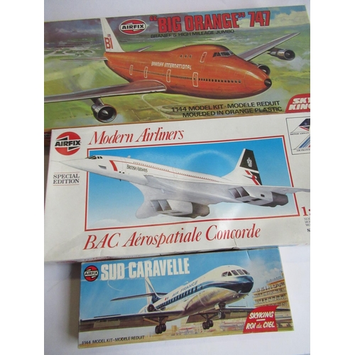 123 - Owain Wyn Evans Collection - Three 1/144 airliner model kits: Airfix 