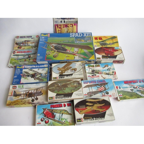 124 - Owain Wyn Evans Collection - Collection of World War 1/inter war model aircraft kits, 14 in 1/72 sca... 