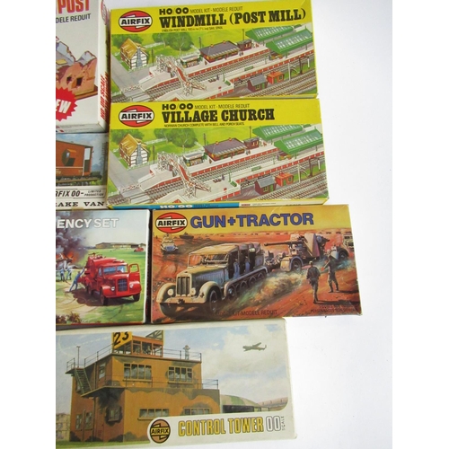 127 - Owain Wyn Evans Collection - Collection of Airfix 1/76 HO/OO model kits: 10 boxed assorted models (r... 