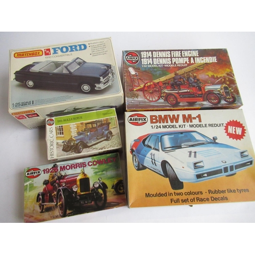 129 - Owain Wyn Evans Collection - Five boxed un-started vehicle model kits: Matchbox 1/25 AMT 1950 Ford C... 