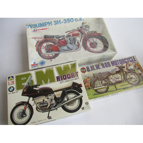 131 - Owain Wyn Evans Collection - Three motorbike model kits: Airfix 1/16 BMW R69, 04480-4, Series 4, Aos... 
