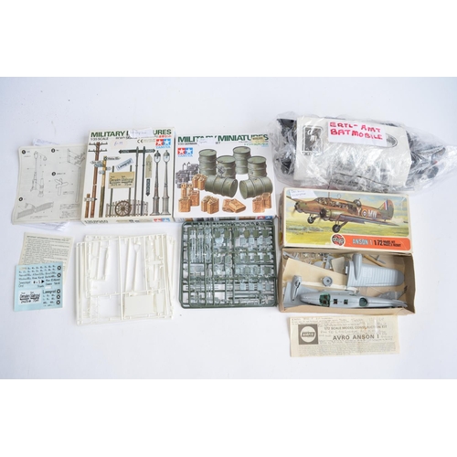 121 - Owain Wyn Evans Collection - Collection of miscellaneous model kits, mostly started/incomplete to be... 