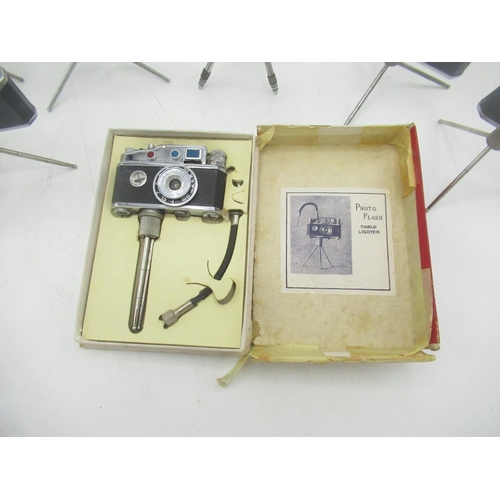 761 - Boxed Photo Flash table lighter and 6 others with stands (7)