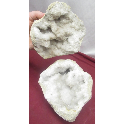 1102 - Quartz geode in two halves