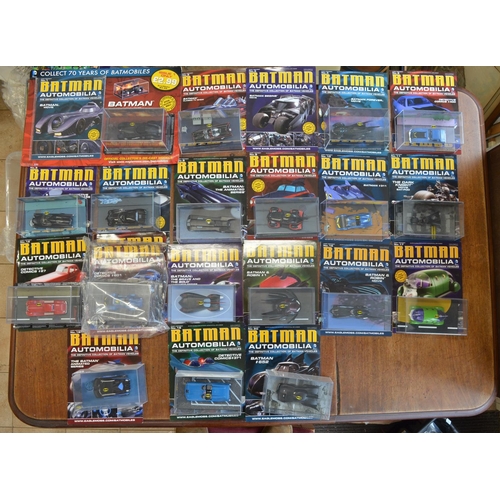 1092 - Collection of 20 Batman automobillia magazines and models by Eaglemoss collections, 1 -20 also inclu... 