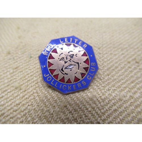 925 - Large selection of pin badges, mainly relating to children's entertainment including Super Mario, Ji... 