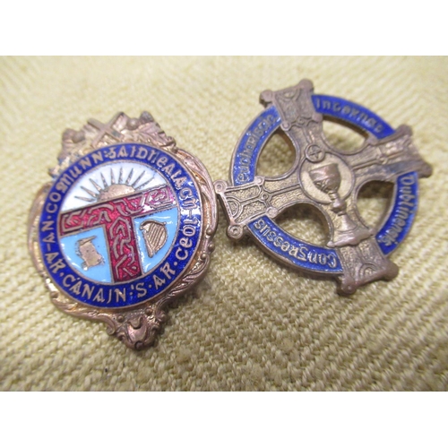 927 - Selection of religious pin and other badges including Church of Scotland Women's Guild, Church Girls... 