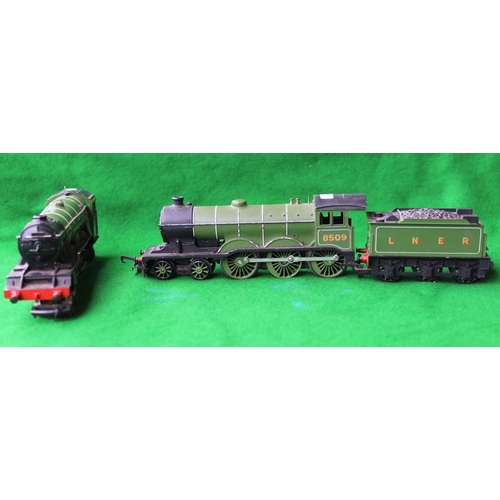 876 - OO The Flying Scotsman with LNER coal wagon and OO gauge loco 8509 (2)