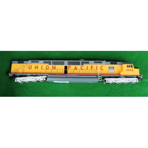 902 - Union Pacific 00 gauge diesel model 6942