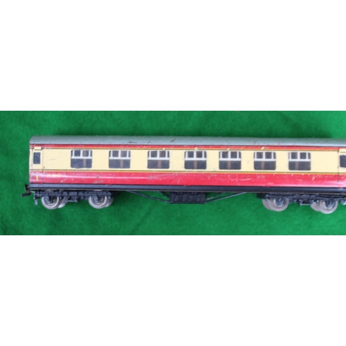 907 - Collection of 00 gauge tin plate rolling stock incl. M4183 carriage by Dublo x 3, coal tipping wagon... 