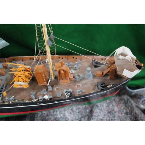 920A - Working model of a Trawler/Pilot boat, Rau IX, complete with electric engine, approx H106cm W20cm (i... 