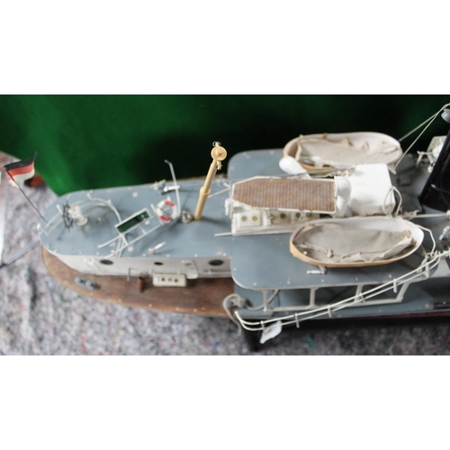 920A - Working model of a Trawler/Pilot boat, Rau IX, complete with electric engine, approx H106cm W20cm (i... 