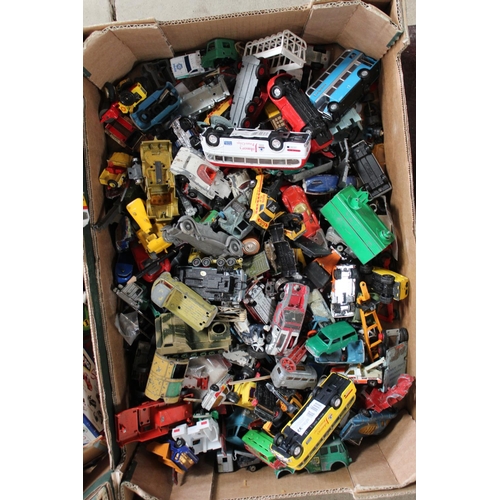 862 - Mixed large collection of miscellaneous cars and vehicles inc. boxed PG Tips van, Corgi Volkswagen, ... 