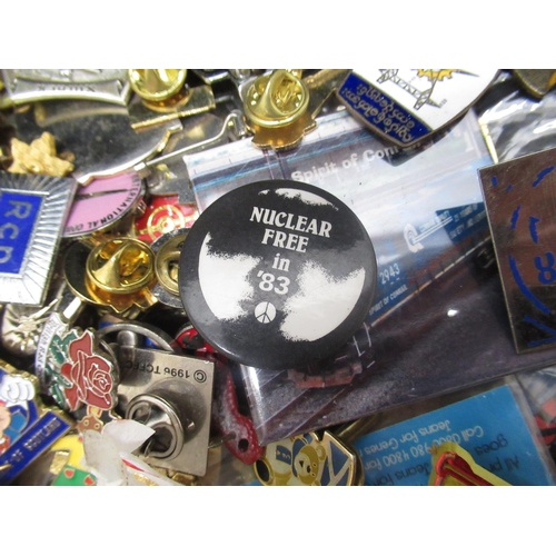 911 - Aluminium flight case containing a large collection of lapel pins & button badges incl. political, c... 