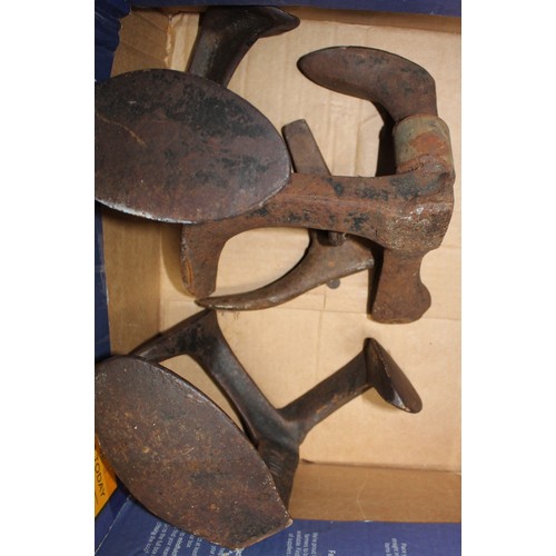 1132 - Three early C20th Cobblers lasts