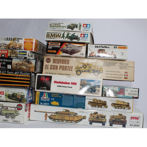 128 - Owain Wyn Evans Collection - Collection of armour model kits in various popular scales including a n... 