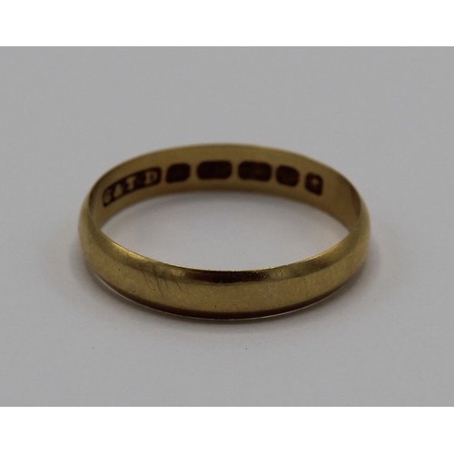 1036 - 18ct yellow gold wedding band, stamped 18ct, size O, 1.7g