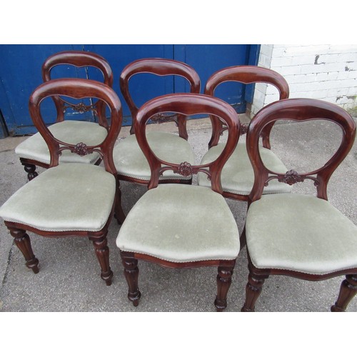 1334 - Victorian mahogany breakfast table, oval tilt top on turned column support, the four cabriole legs w... 