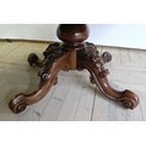 1334 - Victorian mahogany breakfast table, oval tilt top on turned column support, the four cabriole legs w... 