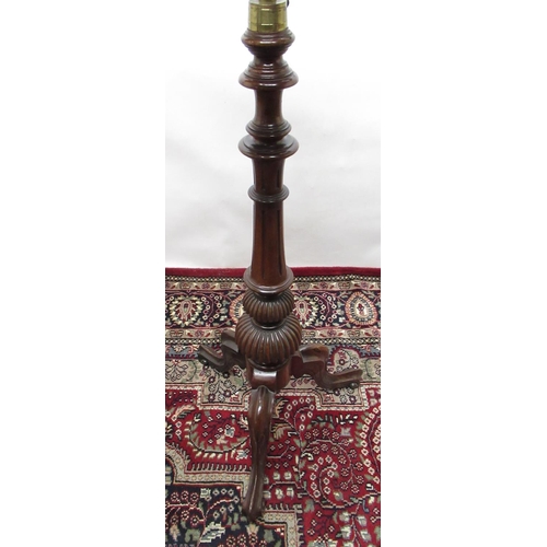 1314 - C19th mahogany duet stand, the twin rests on ratchet supports with fretted lyres on a stop fluted co... 