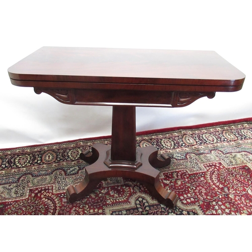 1326 - Will.IV mahogany tea table, hinged swivel folding top on scroll feet, H75cm, W92cm