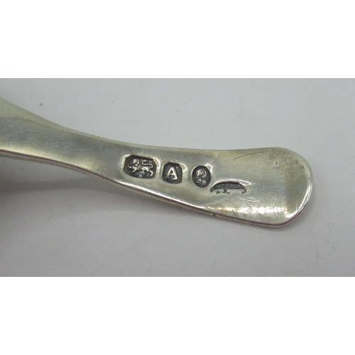 1072 - Geo.III hallmarked silver vine leaf shaped caddy spoon, relief decorated with grapes and with loop h... 