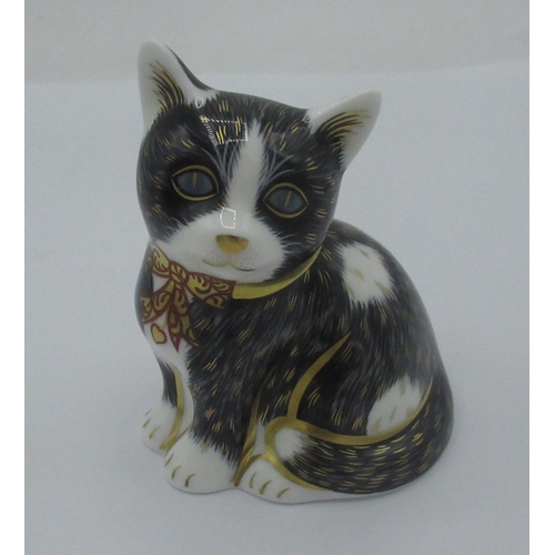 262 - Royal Crown Derby black & white Kitten paperweight, with gold stopper