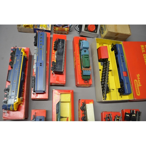 783 - Collection of mostly boxed Tri-ang HO/OO wagons and carriages incl. R128 