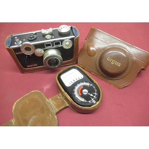 149 - Argus 35mm Rangefinder camera with Argus coated cinetar F/3.5 50mm lens, in original fitted case and... 