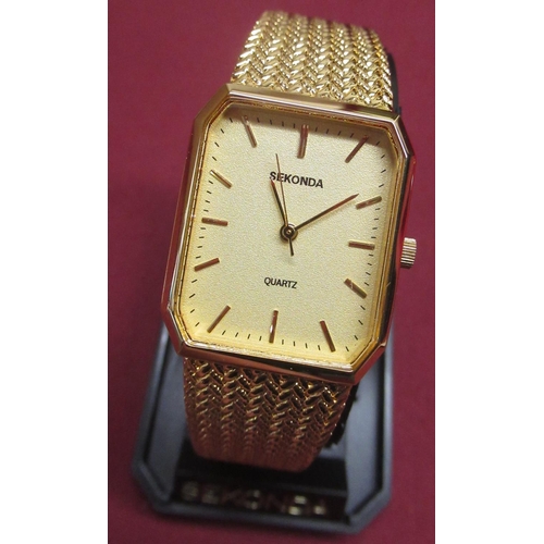 195 - Sekonda mid sized quartz dress wrist watch with gold plated case on mesh style bracelet, (boxed) com... 