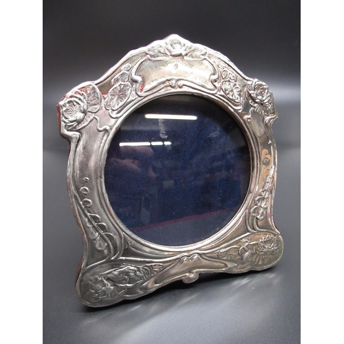 46 - Easel back picture frame with silver embossed front, stamped 925, H15cm, W15cm
