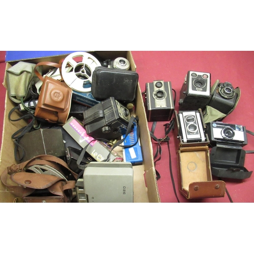 166 - Various vintage cameras including Kodak Brownies, Ful-vue, Voigtlander Perkeo self erecting camera a... 