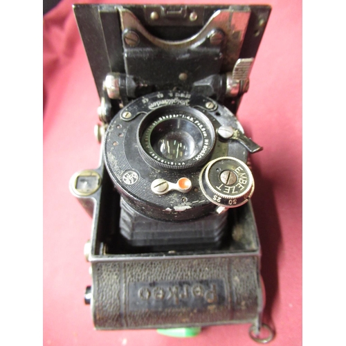 166 - Various vintage cameras including Kodak Brownies, Ful-vue, Voigtlander Perkeo self erecting camera a... 