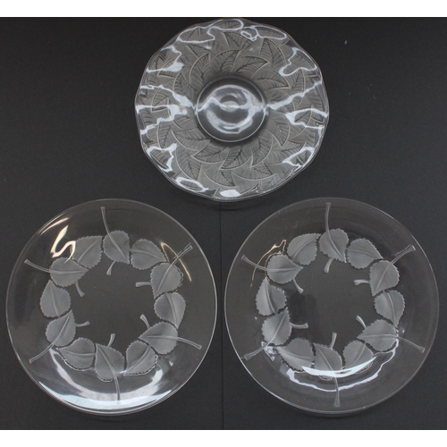 858 - Pair of Lalique leaf pattern frosted glass dishes (W20cm) together with an earlier c.1930's R. Laliq... 