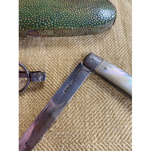 299 - Geo.V mother of pearl handled soft fruit knife, with hallmarked silver blade, Sheffield 1919 and a p... 