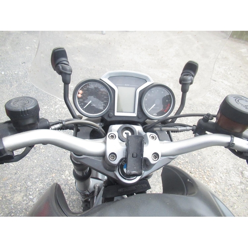 1122 - BMW R1200R touring motorbike with full set of panniers, with two keys, V5 and other documents