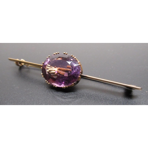 11 - 15ct yellow gold bar brooch set with oval cut amethyst in claw setting, stamped 15ct, L8cm, 10.5g