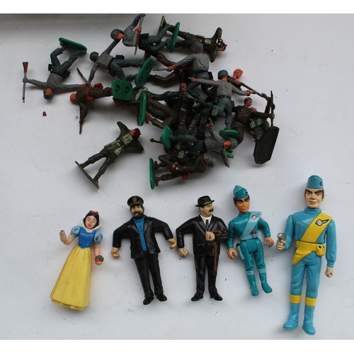 562 - Collection of various puppet incl. Thunderbirds, Captain Scarlet and Tin-Tin, large collection of pl... 