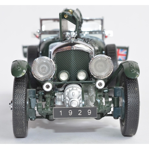 827 - A boxed 1/24 Franklin Mint highly detailed 1929 4.5ltr Bentley Blower Le Mans winner die-cast model ... 