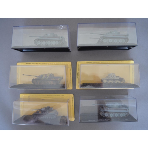 928 - Collection of magazine syndicated tank models, 12 with magazine, all 1/72 WWII subjects from DeAgost... 