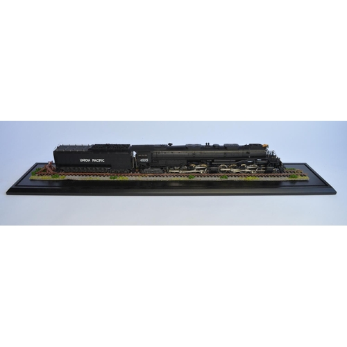 702 - An HO gauge Rivarossi Brevaltato 4-8-8-4 Union Pacific  4005 