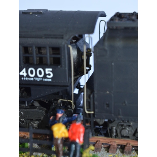 702 - An HO gauge Rivarossi Brevaltato 4-8-8-4 Union Pacific  4005 